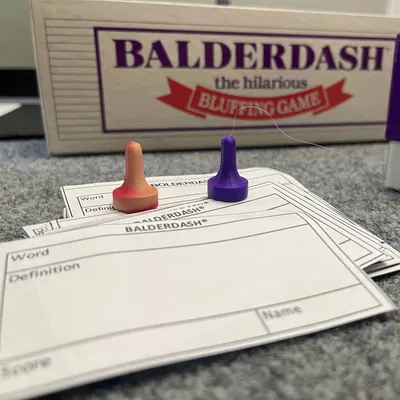 Bảng trò chơi Balderdash và tài liệu định nghĩa