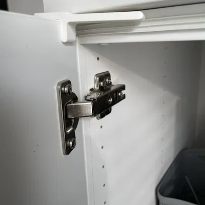 Giá đỡ cửa tủ đơn giản cho tủ ikea