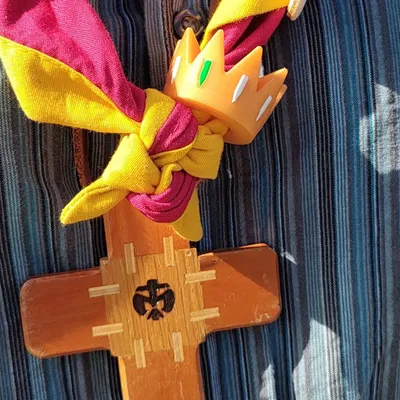 Vương miện nhiều màu sắc cho khăn quàng cổ trong hoạt động ...