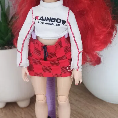 Giá đỡ chân máy cho búp bê Rainbow High