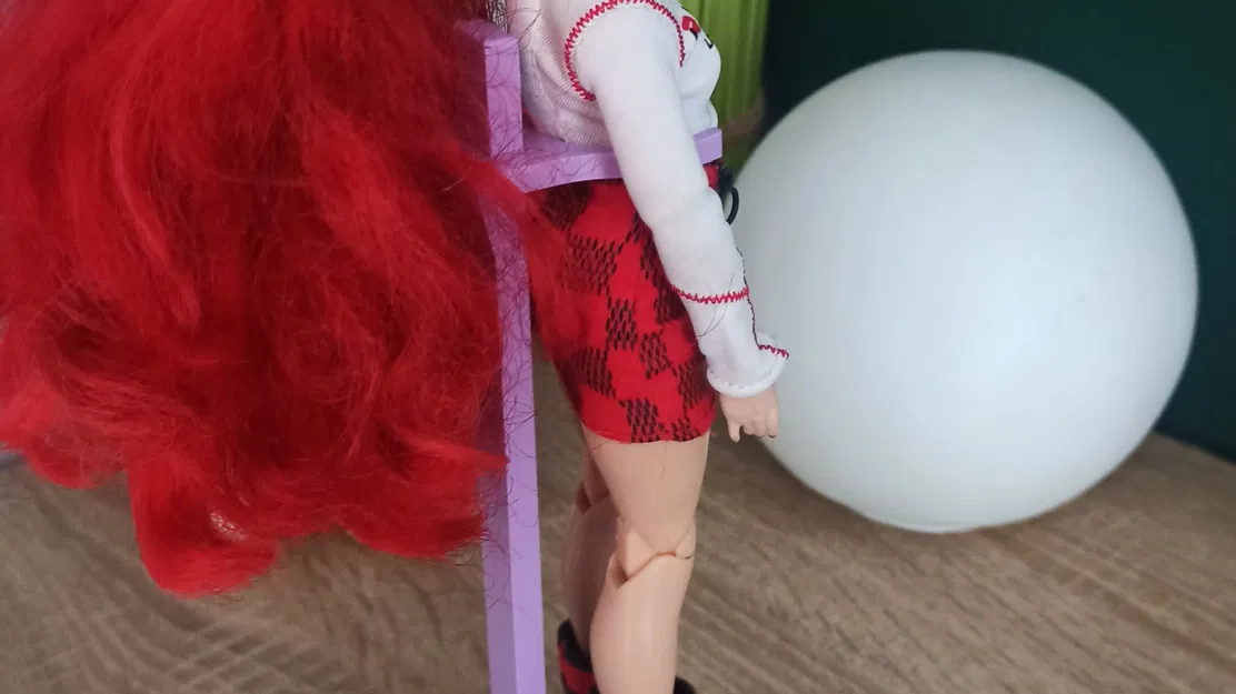 Giá đỡ chân máy cho búp bê Rainbow High - Image 3