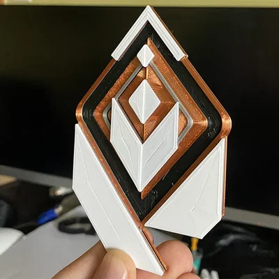 Biểu tượng huy hiệu hạng Radiant trong Valorant