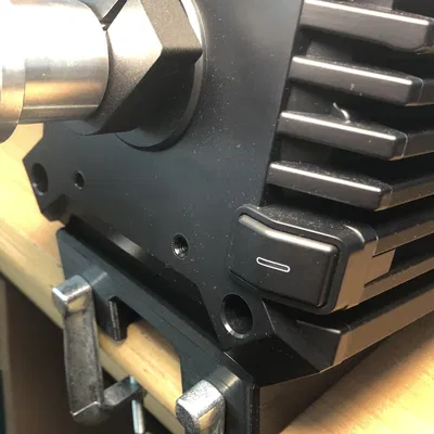 Giá đỡ bàn Fanatec CSL DD với chân cao su