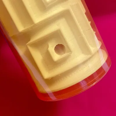 Nắp lọ thuốc hình mê cung 3D với thiết kế đa chiều