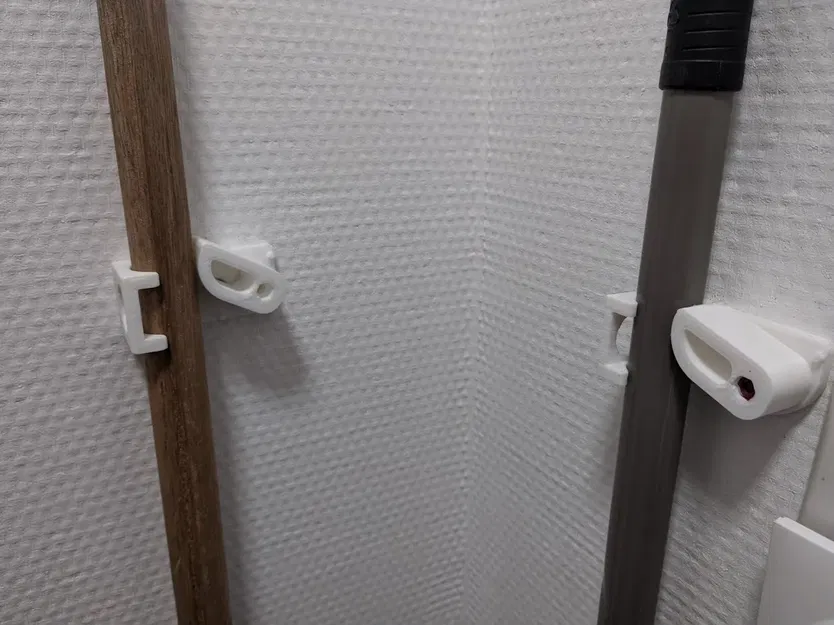 Giá treo chổi và dụng cụ khác trên tường - Image 1