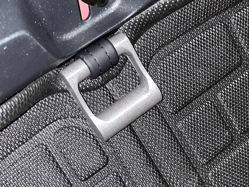 Tay cầm mở khoang chứa đồ Tesla dễ dàng hơn - Image 3