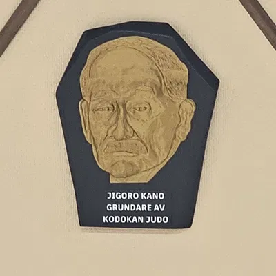 Biểu tượng Jigoro Kano cho câu lạc bộ Judo