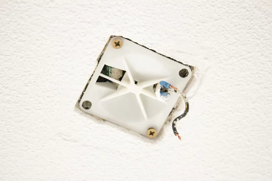 Nắp hộp điện vuông 70 x 70 mm - Image 1