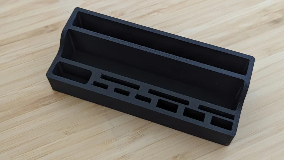 Giá đỡ bàn làm việc nhỏ với không gian cho USB và thẻ nhớ - Image 2