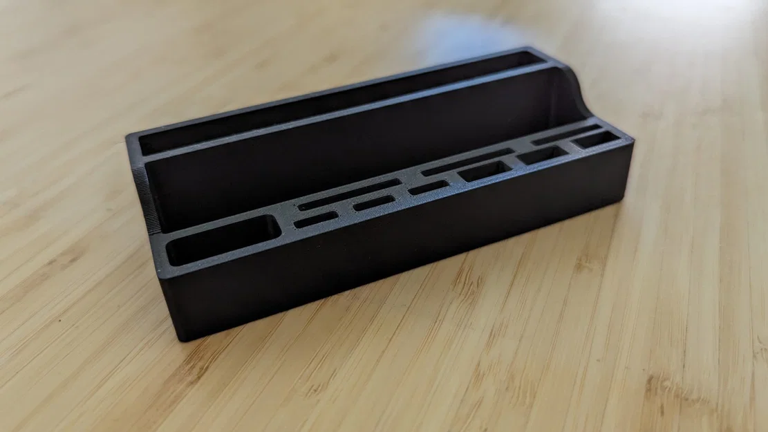 Giá đỡ bàn làm việc nhỏ với không gian cho USB và thẻ nhớ - Image 3