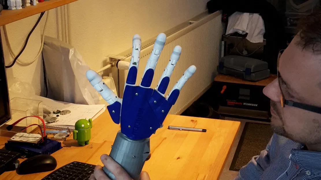 Cánh tay và bàn tay phải của mô hình InMoov - Image 2