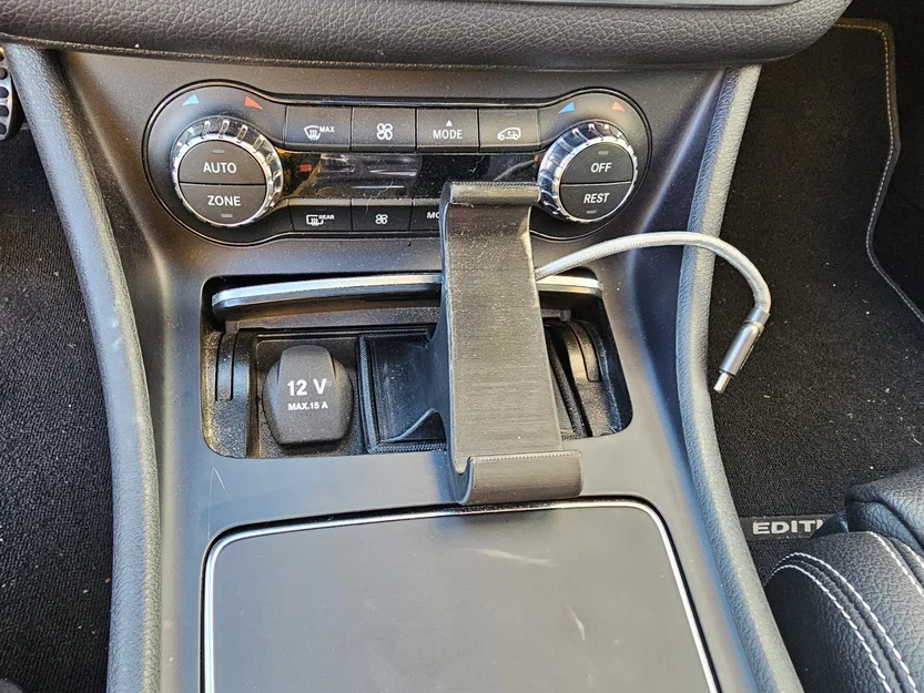 Giá đỡ điện thoại thông minh cho xe Mercedes CLA - Image 3