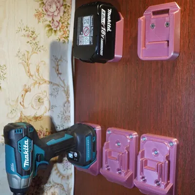 Giá đỡ treo tường cho pin và công cụ Makita 18V/14.4V LXT