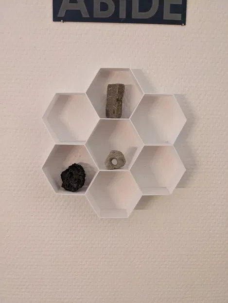 Giá treo tường hình lục giác đơn giản - Image 1