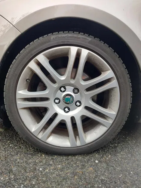 Nắp đậy bu lông bánh xe ô tô Skoda (Logo Škoda) - Image 1