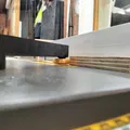 Hướng dẫn cuộn cho máy cưa bàn Dewalt với featherboard - Thumbnail 6