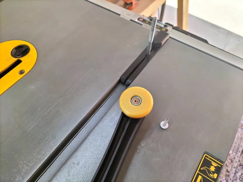 Hướng dẫn cuộn cho máy cưa bàn Dewalt với featherboard - Image 7