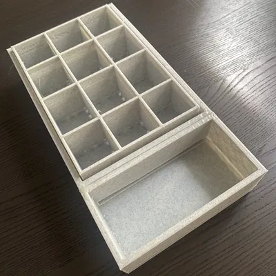 Hộp trồng cây giống với bể chứa nước