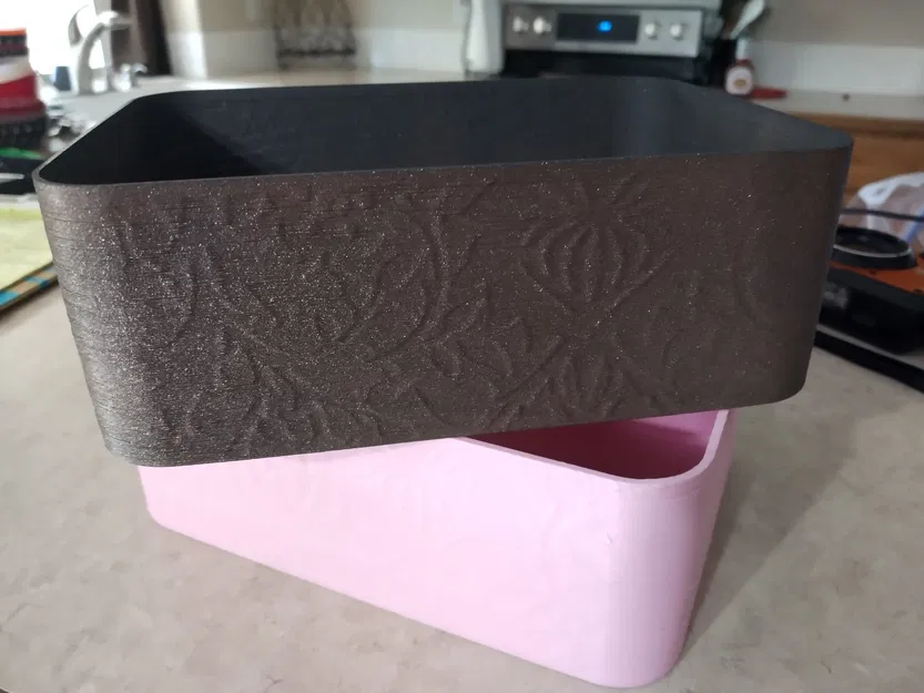 Hộp đựng họa tiết hoa tinh tế cho khăn ướt Cottonelle™ - Image 1