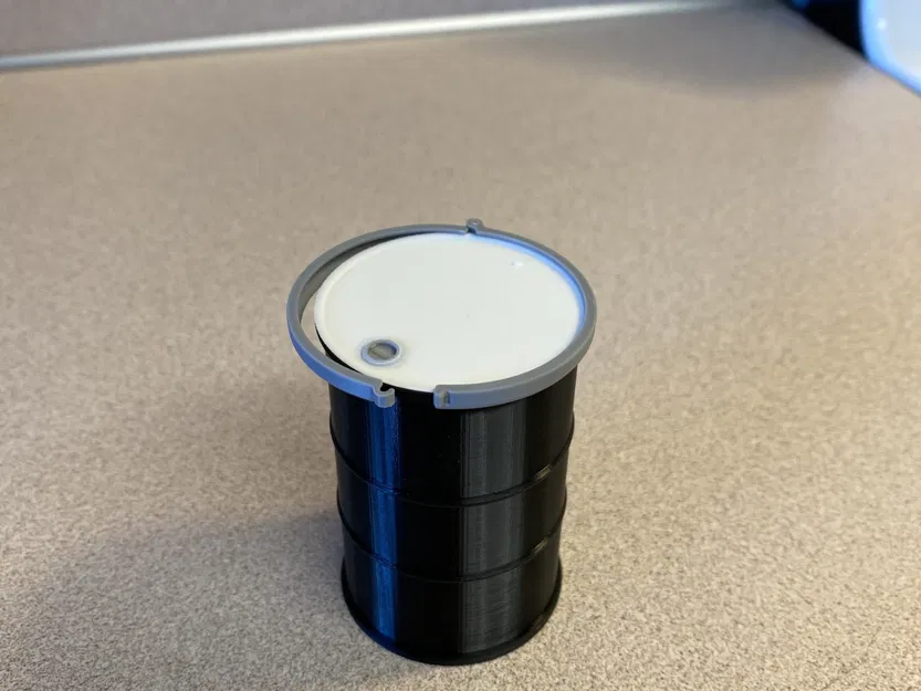 Thùng 55-Gallon tỷ lệ 1/14 với nắp và vòng giữ nắp - Image 2