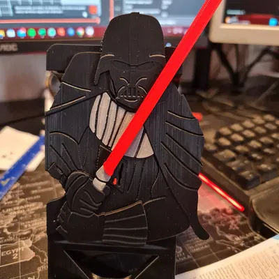 Giá đỡ di động Darth Vader với chi tiết tinh xảo