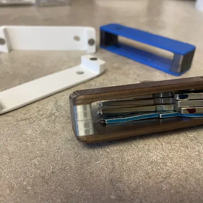 Giá đỡ giảm tiếng cho chùm chìa khóa