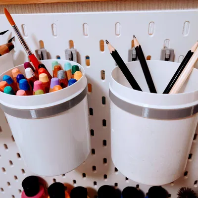 Giá đỡ bình chứa kem Aqueous trên bảng ghim Ikea Skadis