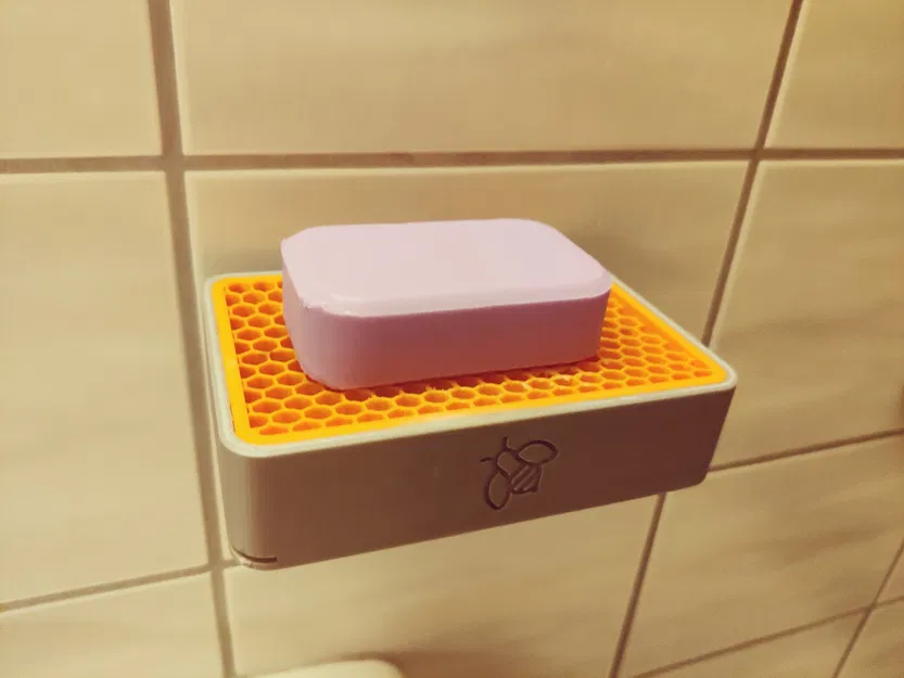 Đĩa xà phòng treo tường với lỗ thoát nước - Image 1