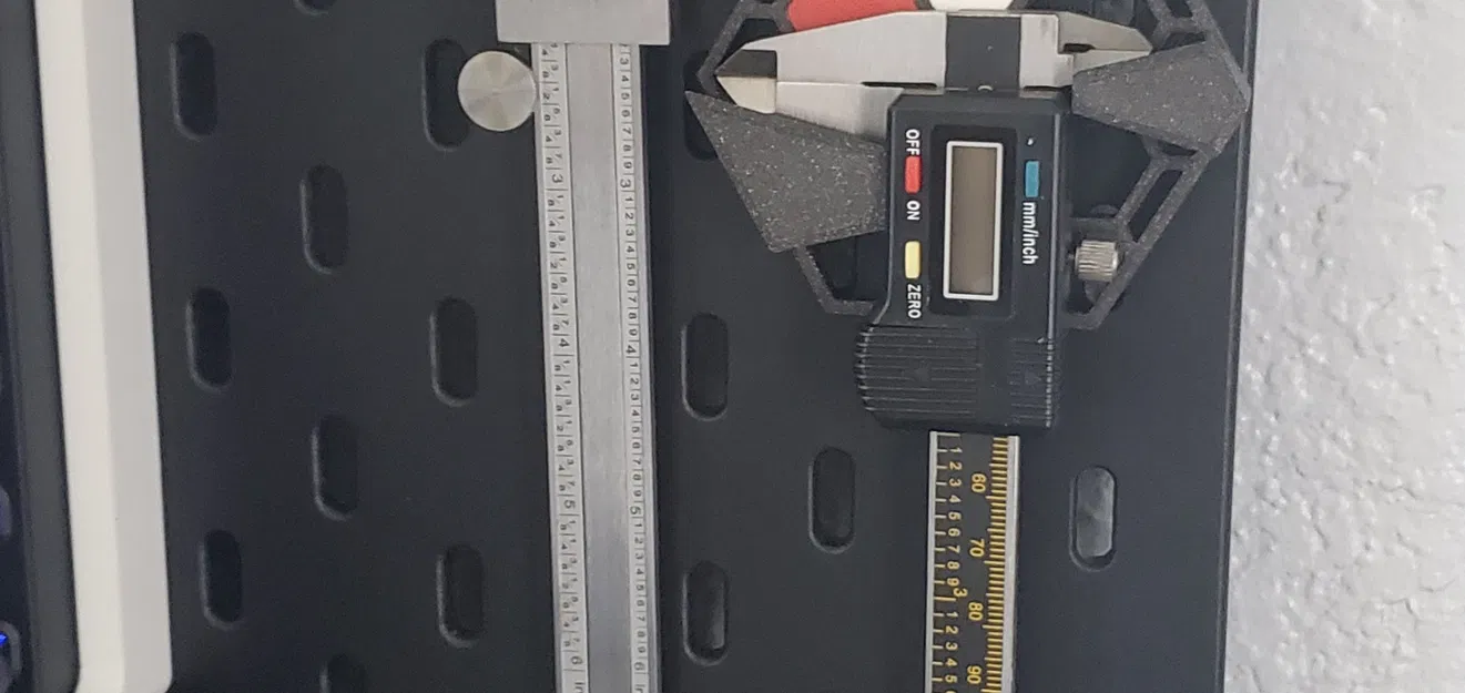 Giá đỡ thước kẹp Skadis cho thước kẹp nhỏ 6 inch - Image 1