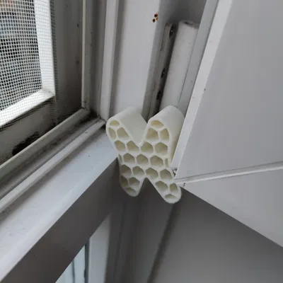 Chặn cửa sổ giữ cửa mở khi thông gió