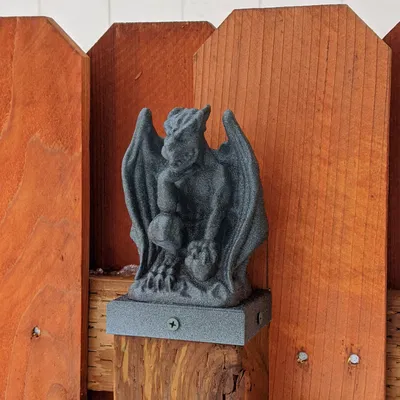 Các đầu cột hàng rào hình quái vật gargoyle