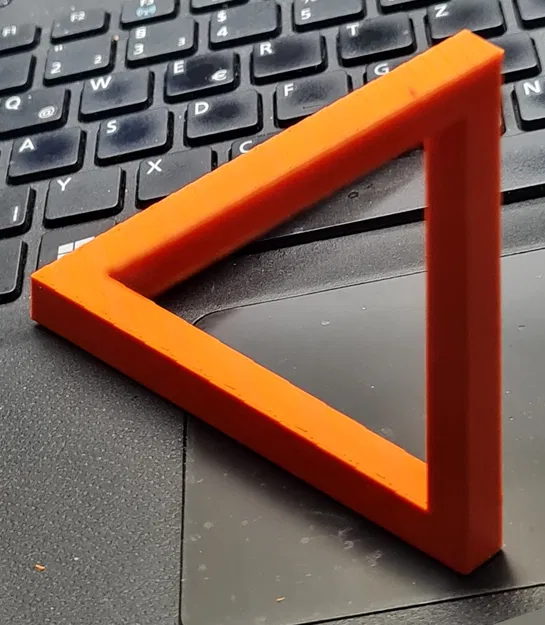 Tam giác Penrose với hiệu chỉnh phối cảnh - Image 1