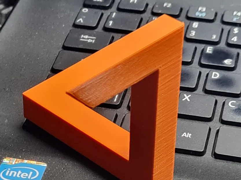 Tam giác Penrose với hiệu chỉnh phối cảnh - Image 2