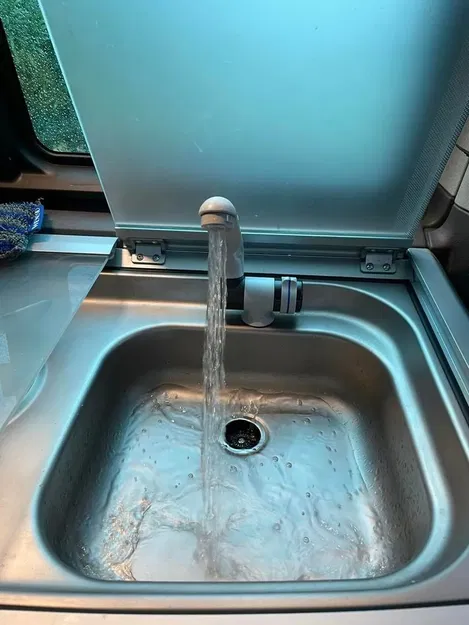 Bộ chuyển đổi cho vòi nước Barwig trên VW T6.1 California - Image 1