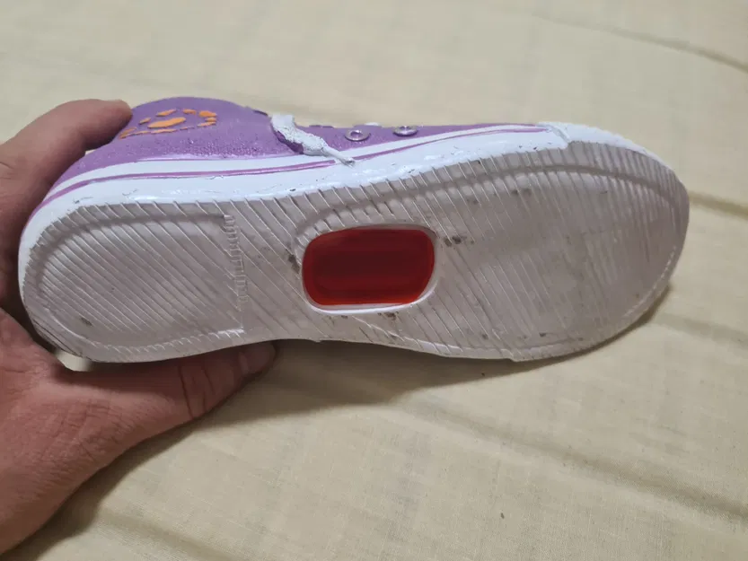 Két tiết kiệm hình giày Converse phong cách độc đáo - Image 2