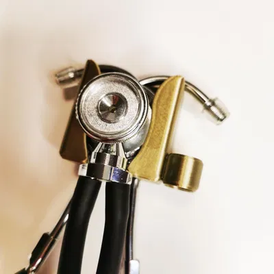 Giá đỡ ống nghe cho bác sĩ và y tá