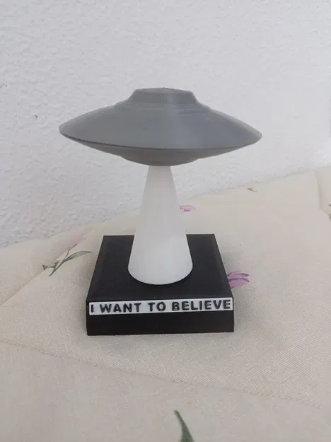 Mô hình UFO với tia chớp bắt cóc độc đáo - Image 1