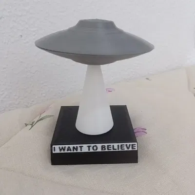 Mô hình UFO với tia chớp bắt cóc độc đáo