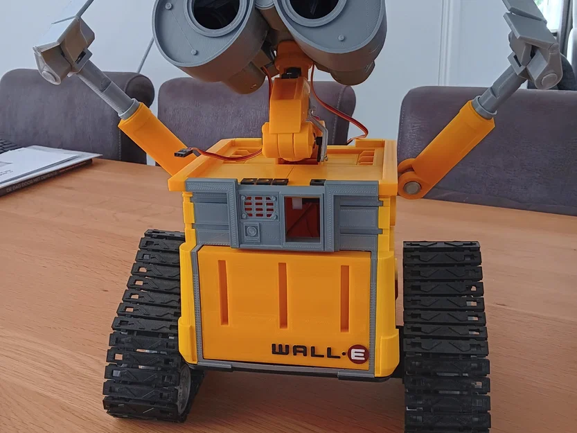 Robot WALL-E đáng yêu nhất hành tinh - Image 1