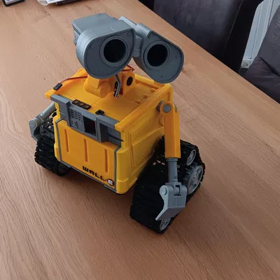Robot WALL-E đáng yêu nhất hành tinh