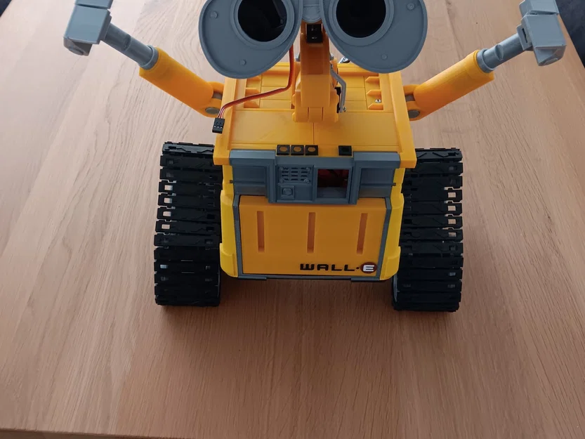 Robot WALL-E đáng yêu nhất hành tinh - Image 5