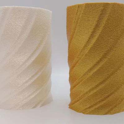 Giá đỡ bút xoắn với thiết kế tối giản cho hoa khô