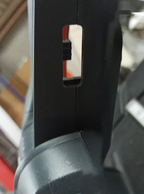 Giá đỡ tường cho máy cắt cành FERM từ ACTION - Image 4