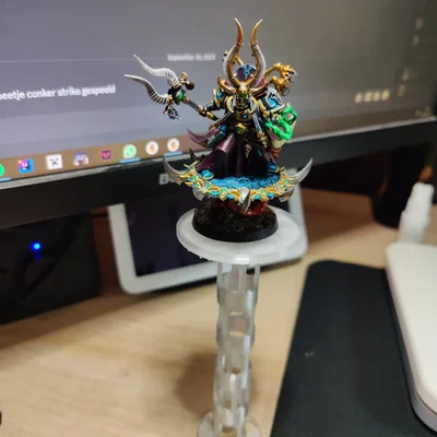 Đế khổng lồ cho mini trong trò chơi TTRPG