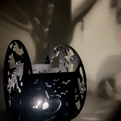 Giá đỡ nến Halloween với nhiều cảnh sắc bên hông