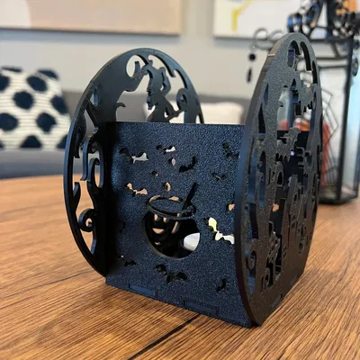 Giá đỡ nến Halloween với nhiều cảnh sắc bên hông