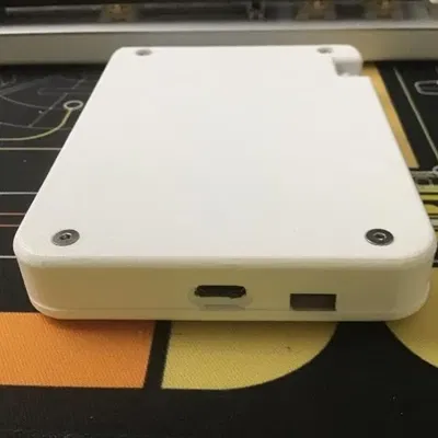 Vỏ Beepy mỏng cho Raspberry Pi với nút bên mở rộng