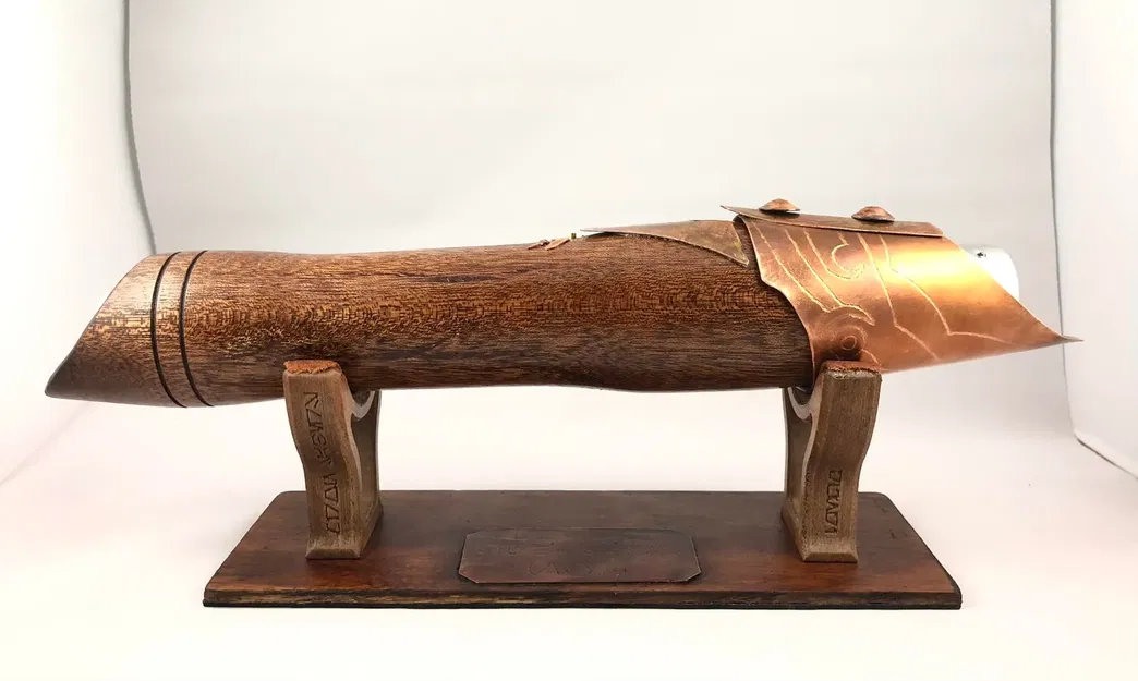 Giá đỡ đèn kiếm cho bàn làm việc tự chế - Image 1