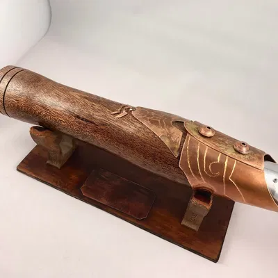 Giá đỡ đèn kiếm cho bàn làm việc tự chế