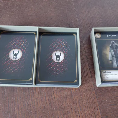 Giá đỡ và tổ chức thẻ chơi cho Bardsung và Resident Evil